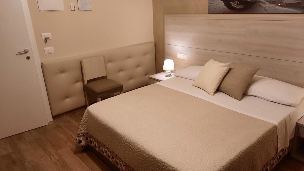 Oasi Perla Del Mare Rooms Aci Castello Exteriör bild