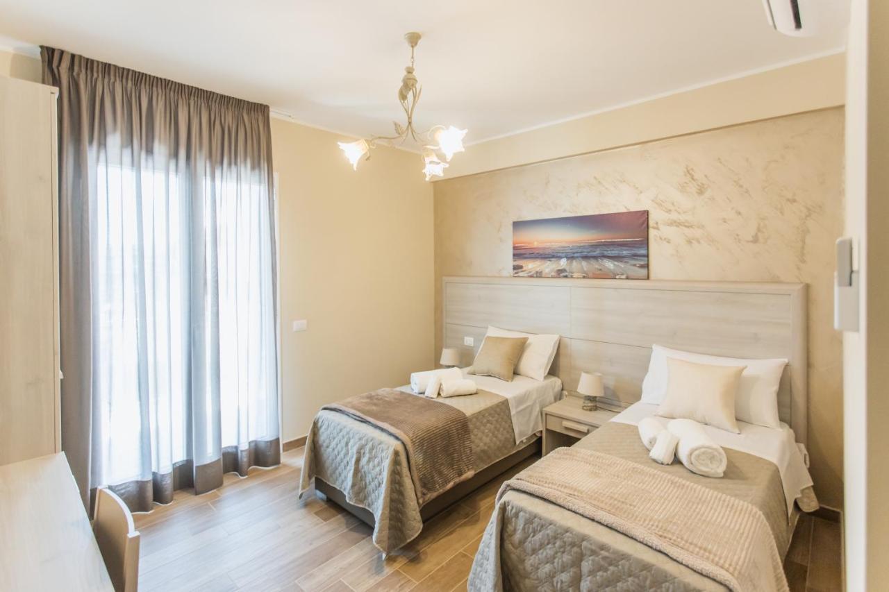 Oasi Perla Del Mare Rooms Aci Castello Exteriör bild